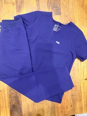 FIGS Purple Jam  Scrub Set | Catarina Top & Livingston Pants | M / SP|